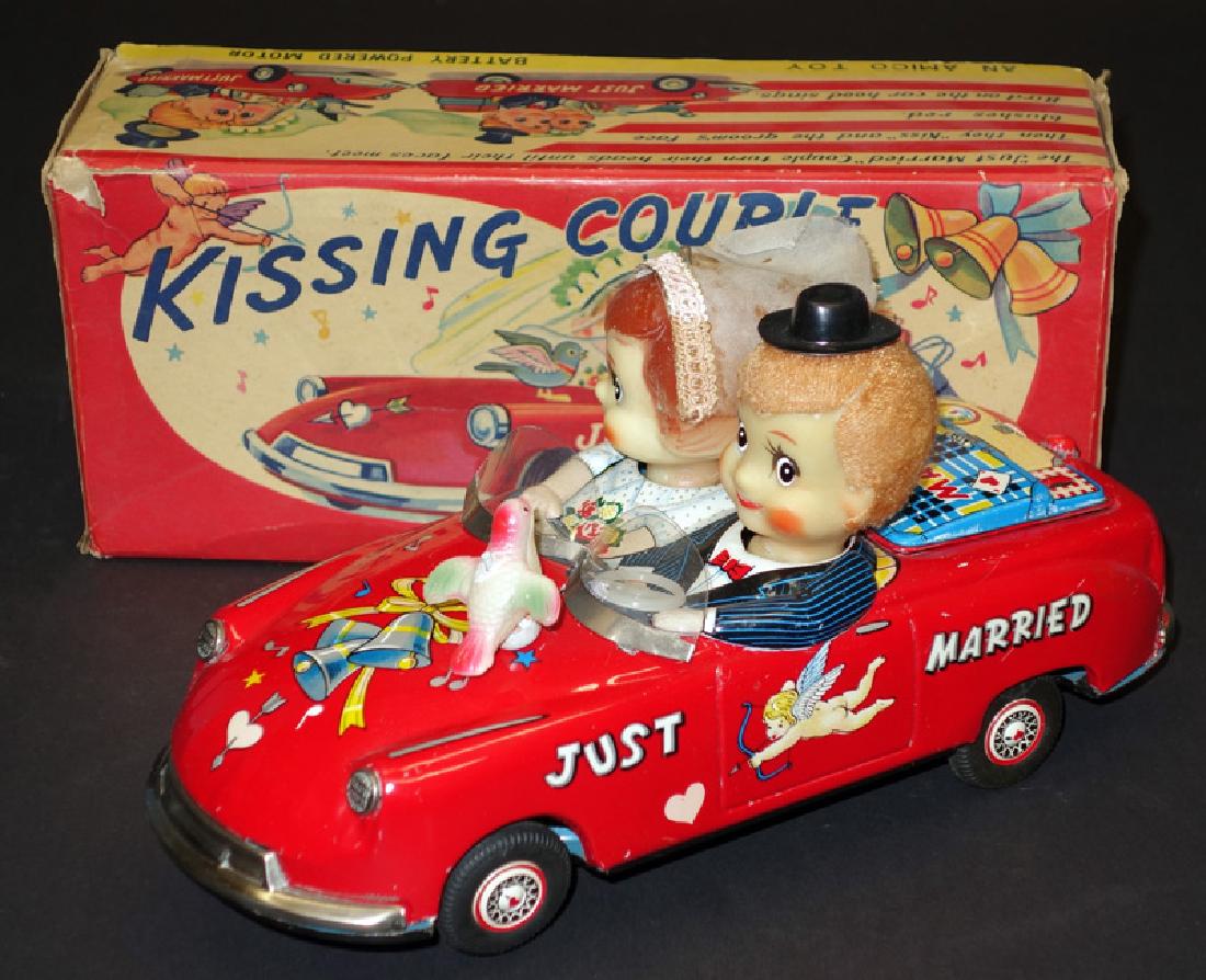 KISSING COUPLE BATTERY OP (1 of 1)