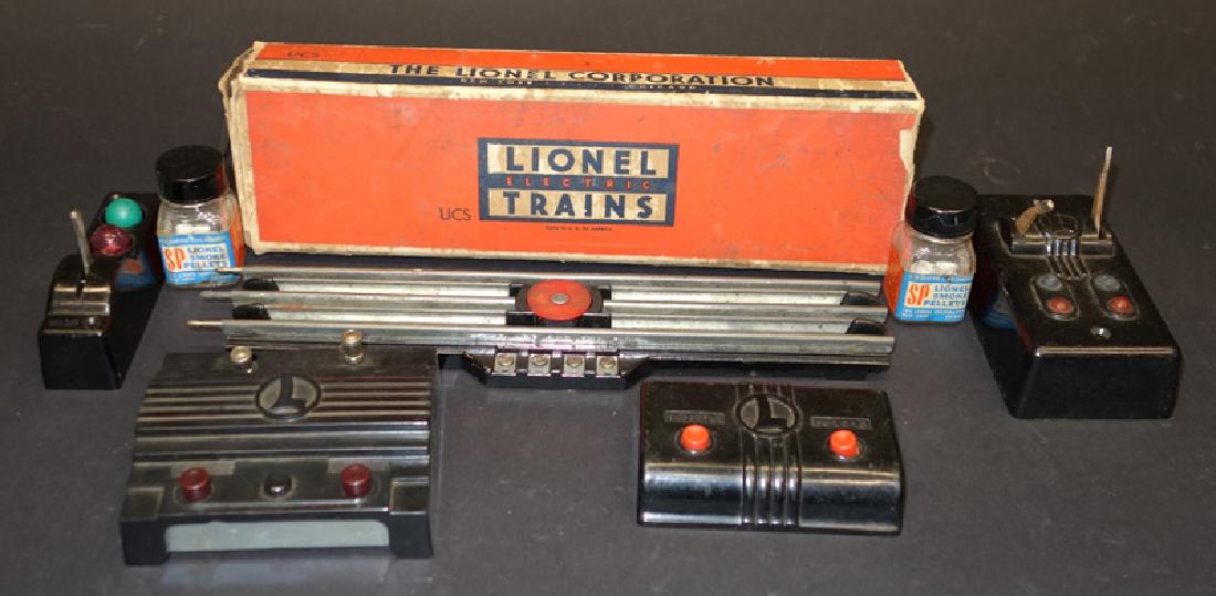 LOT OF LIONEL TRAIN ACCESSORIES & PARTS (1 of 1)