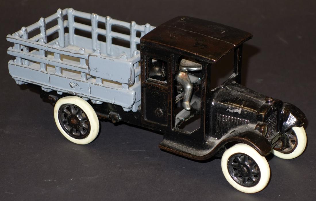 ARCADE CHEVROLET UTILITY TRUCK (1 of 1)