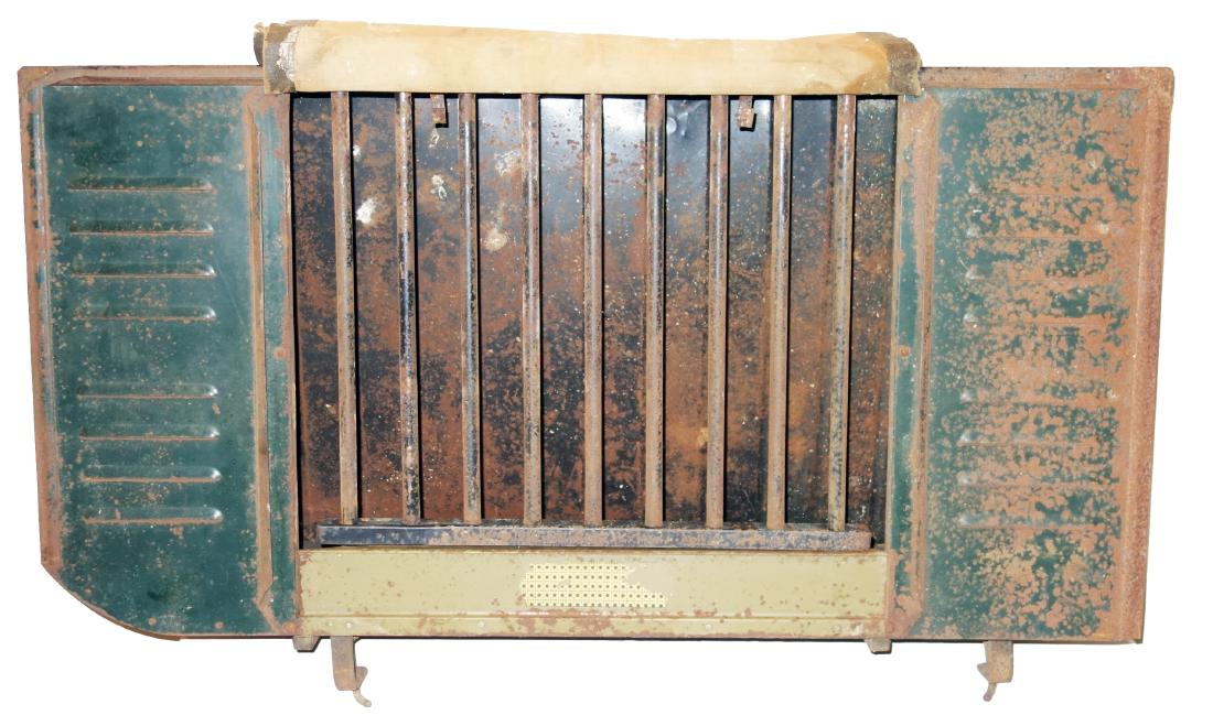 CHRYSLER ESTATE HUNTING DOG CARRIER (1 of 1)