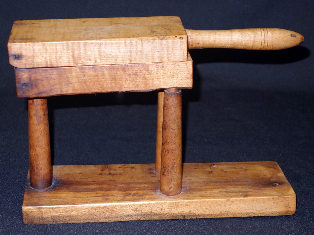 SHAKER LEMON SQUEEZER / PRESS: Turned wood handle and legs; some wear; L-12", G-VG