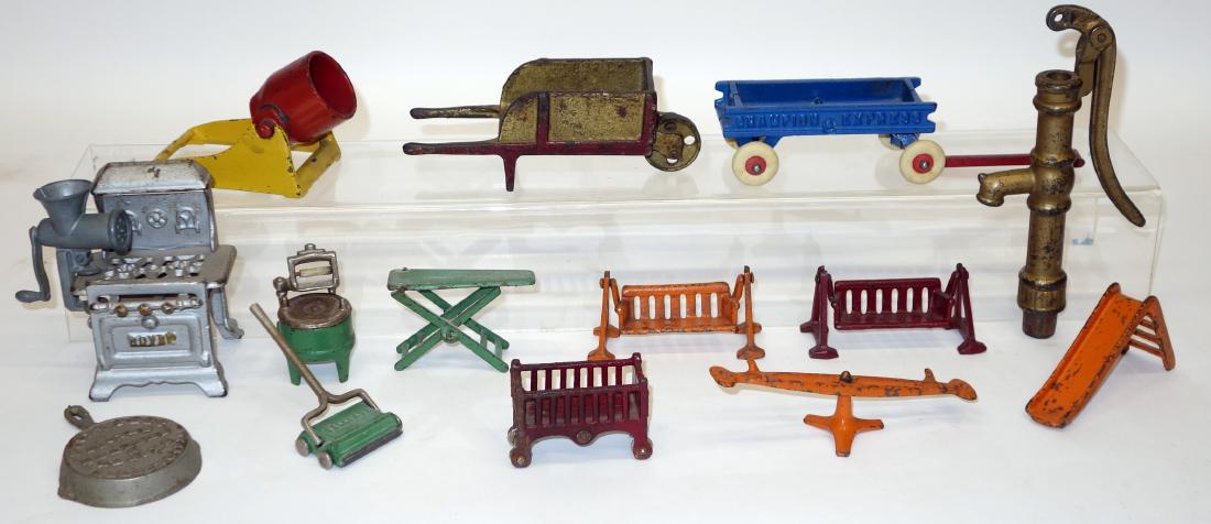 SMALL CAST IRON TOYS (14) (1 of 1)