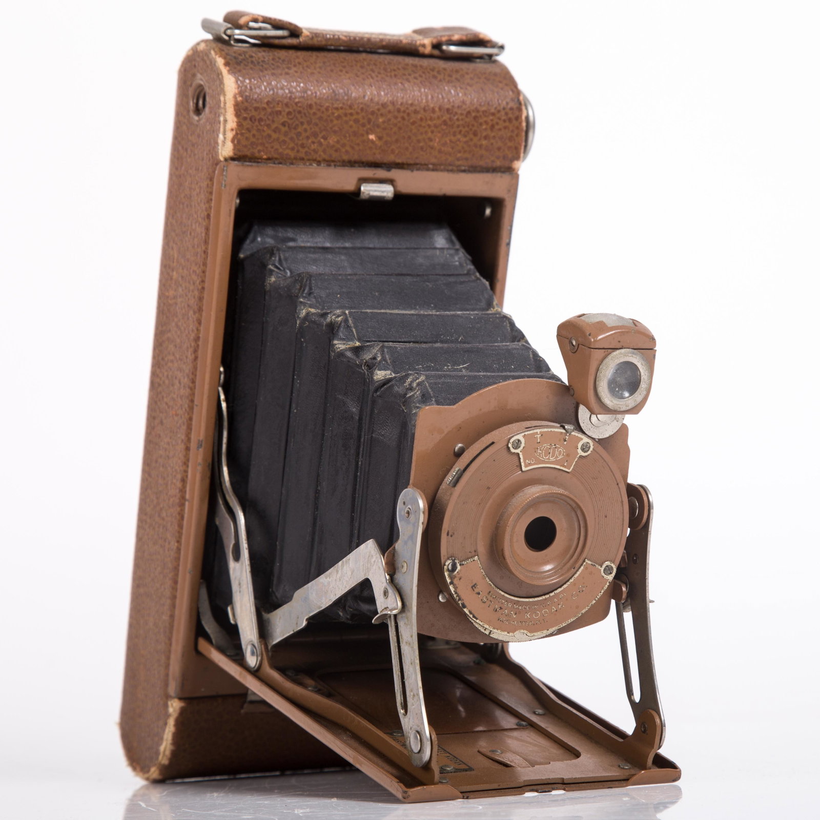 KODAK VEST POCKET JUNIOR #1A: Folding; cover worn; bellows worn; wear; L-8", F-G