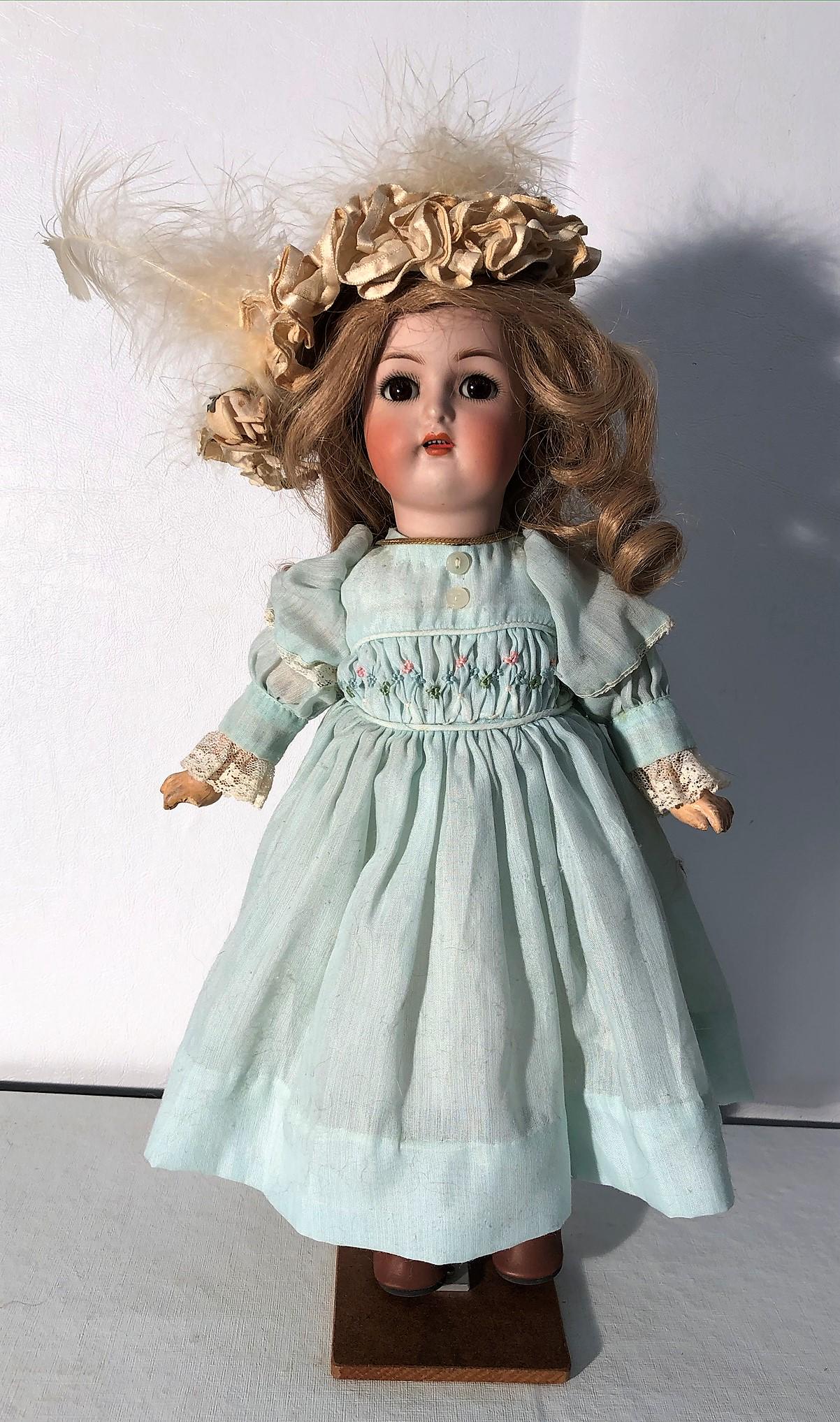 SIMON & HALBIG BISQUE HEAD DOLL (1 of 2)