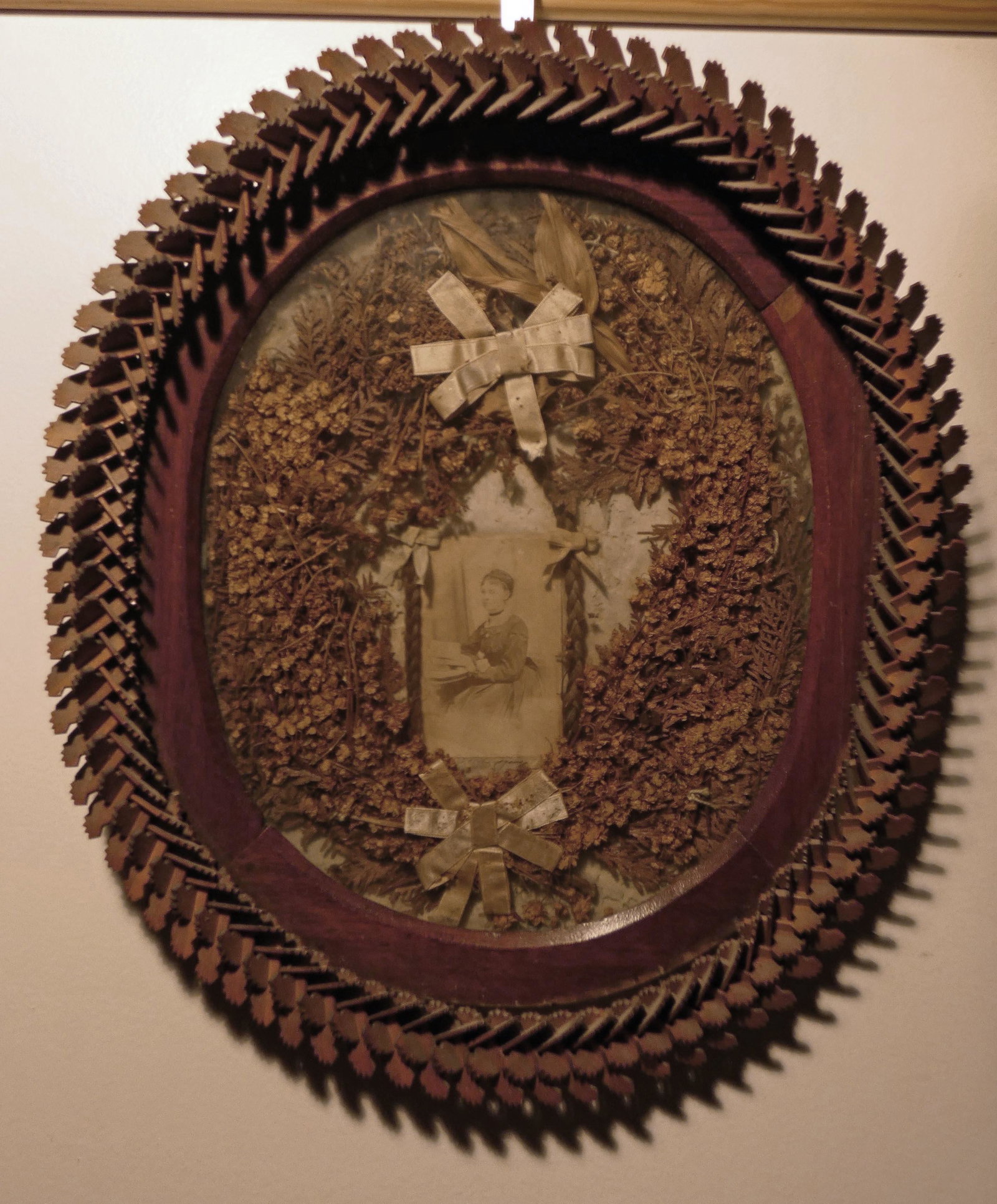 TRAMP ART MEMORIAL FRAME: Interwoven carved wood chain border, Carte De Visite and dry flower interior. Framed H-11.5" W-9.5" G-VG