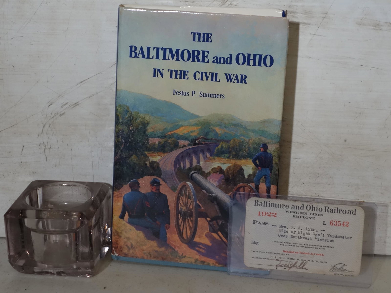 B&O RAILROAD COLLECTIBLES (3): (1) glass inkwell; (1) Employee wife's card; (1) Summers book, "The B&O in the Civil War", G-VG