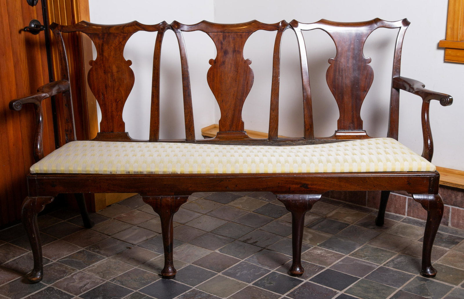 ANTIQUE QUEEN ANNE SETTEE: (3) chair back, Mahogany. Slip seat. Pad feet (6) leg. H-37" W-68". Old refinish G-VG