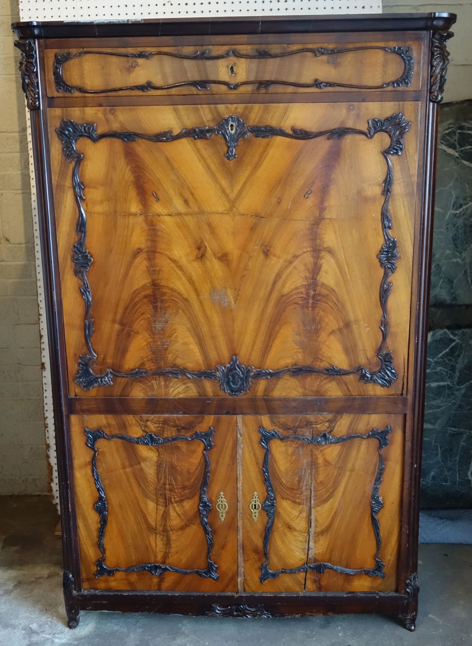 SECRATAIRE ABBATANT (1 of 2)