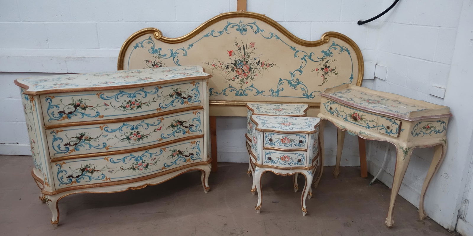 ITALIAN PAINTED DECORATED FURNITURE (1 of 11)