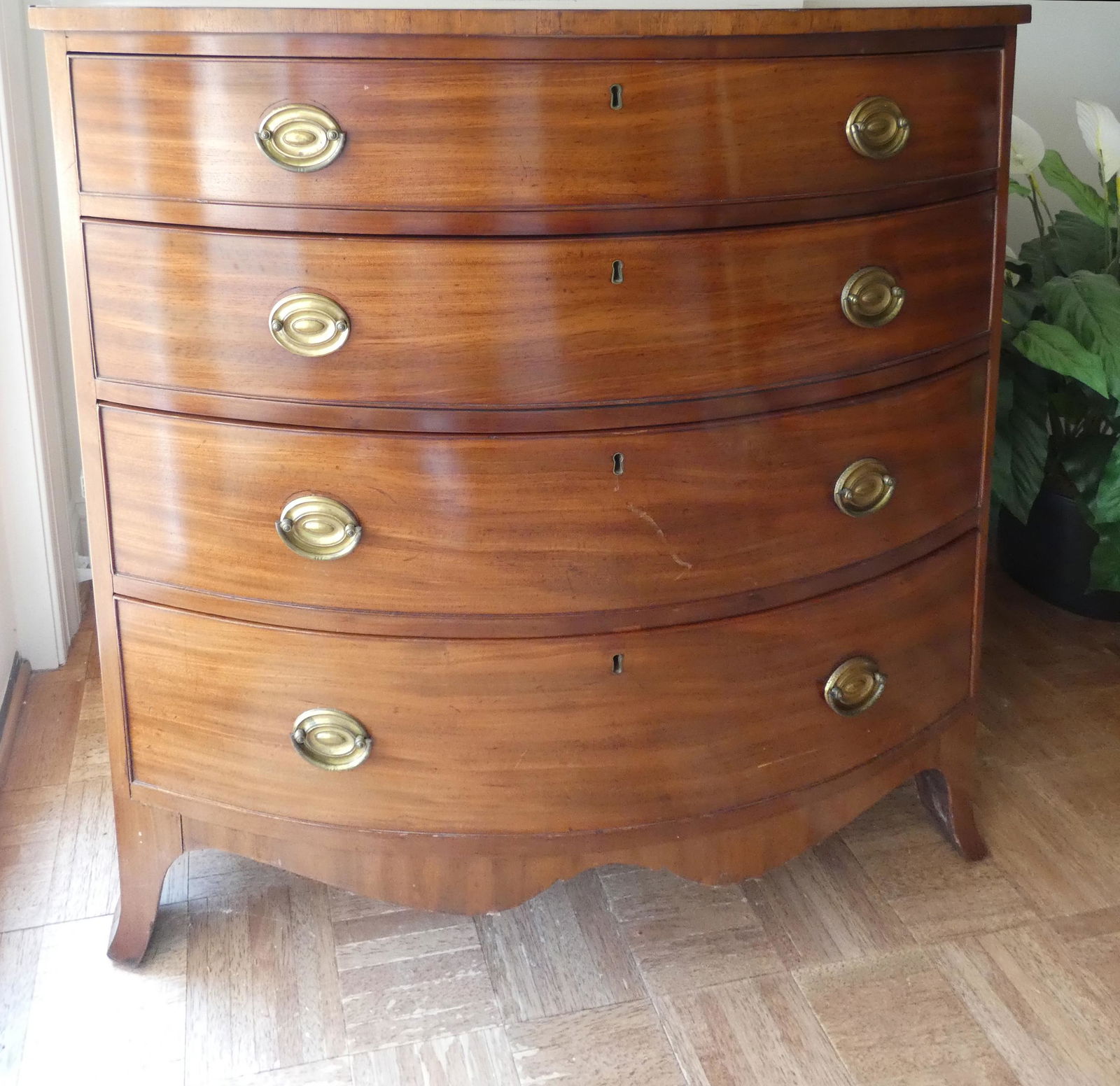 MARYLAND HEPPLEWHITE MAHOGANY BOW FRONT CHEST (1 of 4)