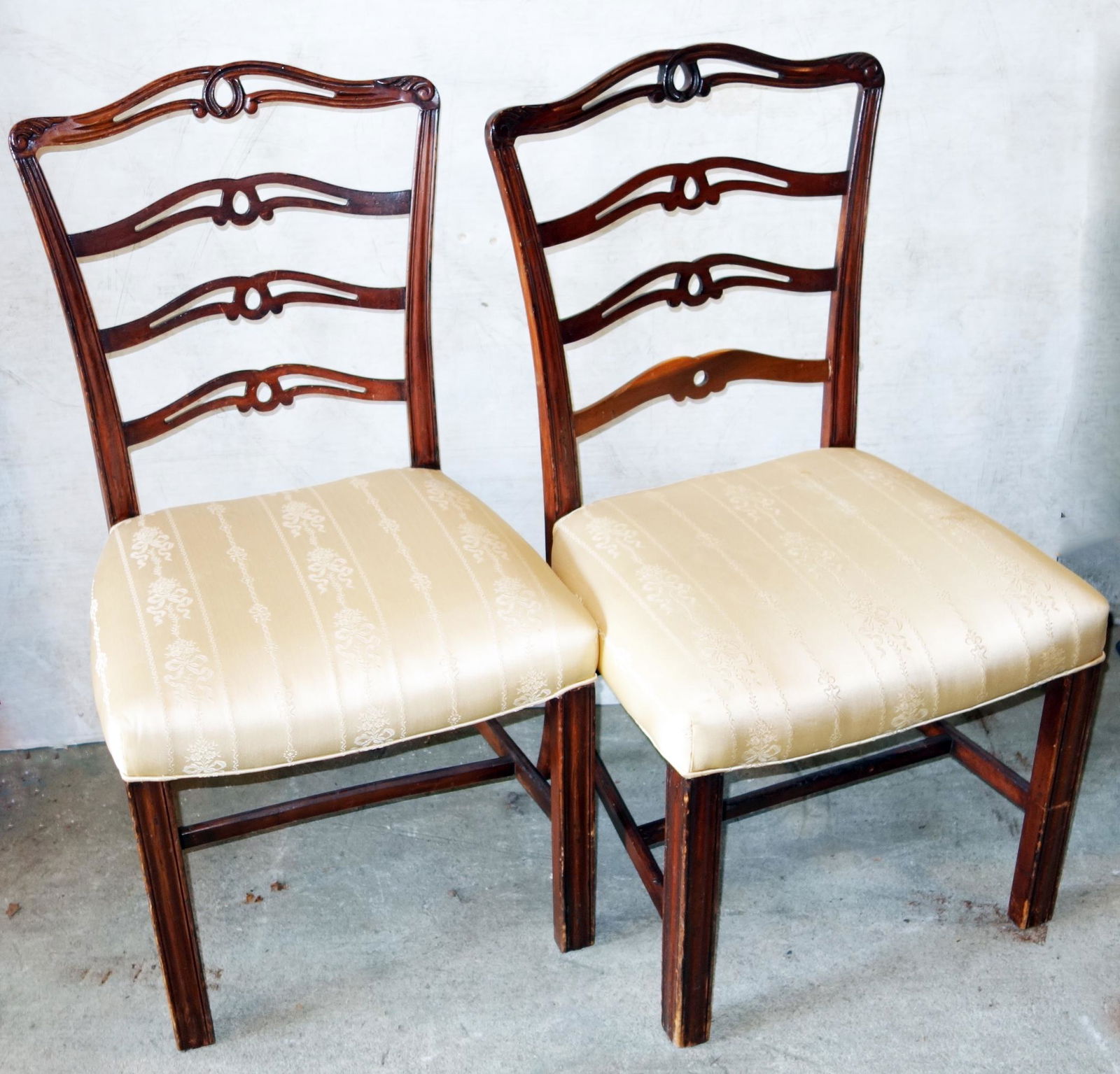 (6) CHIPPENDALE MAHOGANY  DINING CHAIRS (1 of 1)
