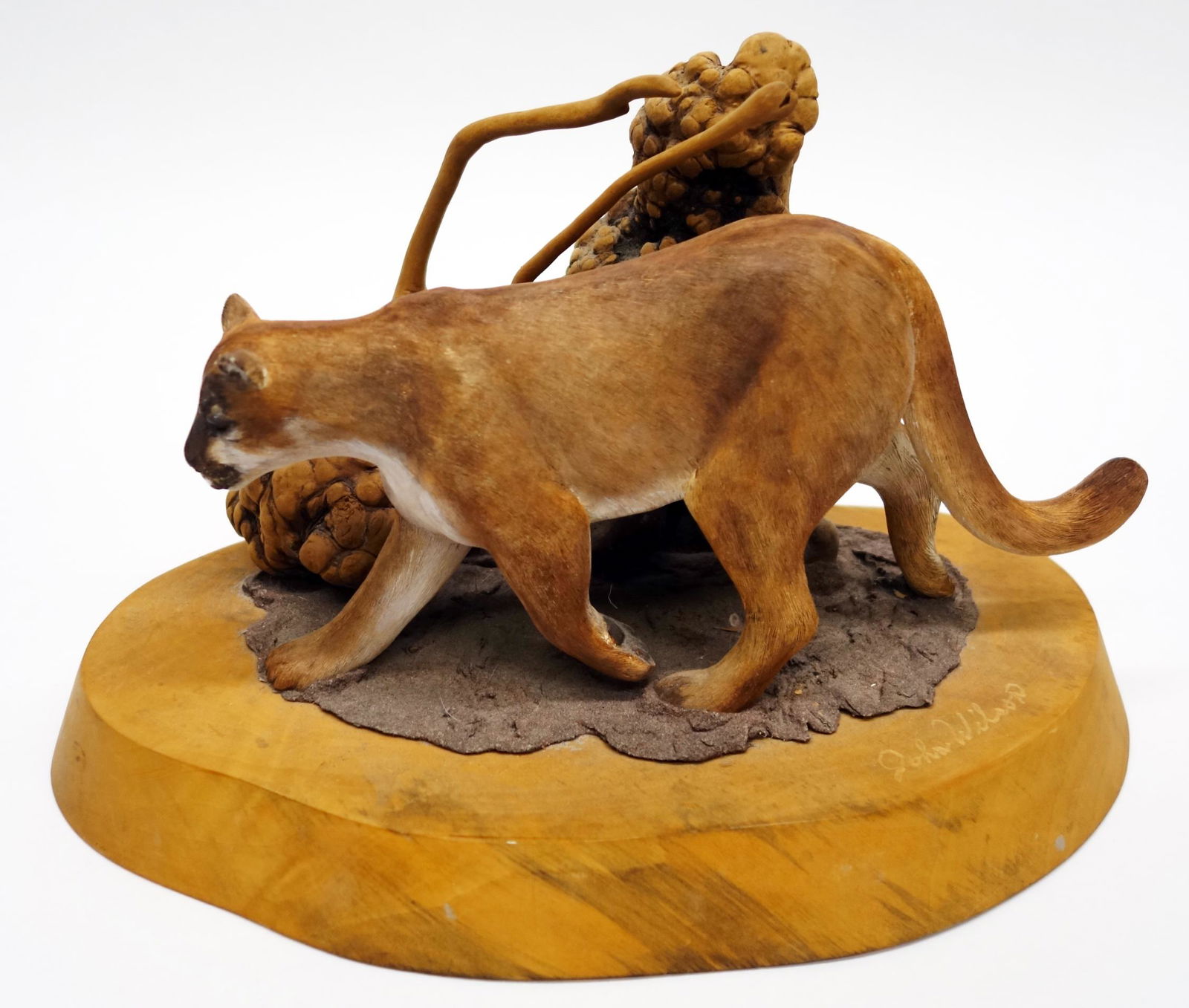 JOHN WILSON COUGAR CARVING (1 of 2)