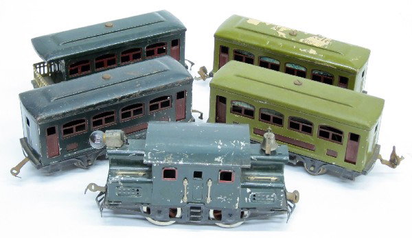 LIONEL ENGINE & CARS: Assembled group #152 NYC engine, (2) olive #529 Pullmans, #629 dark green Pullman, #630 dark green observation car; normal wear and chips; some paper residue; L-32", F-G