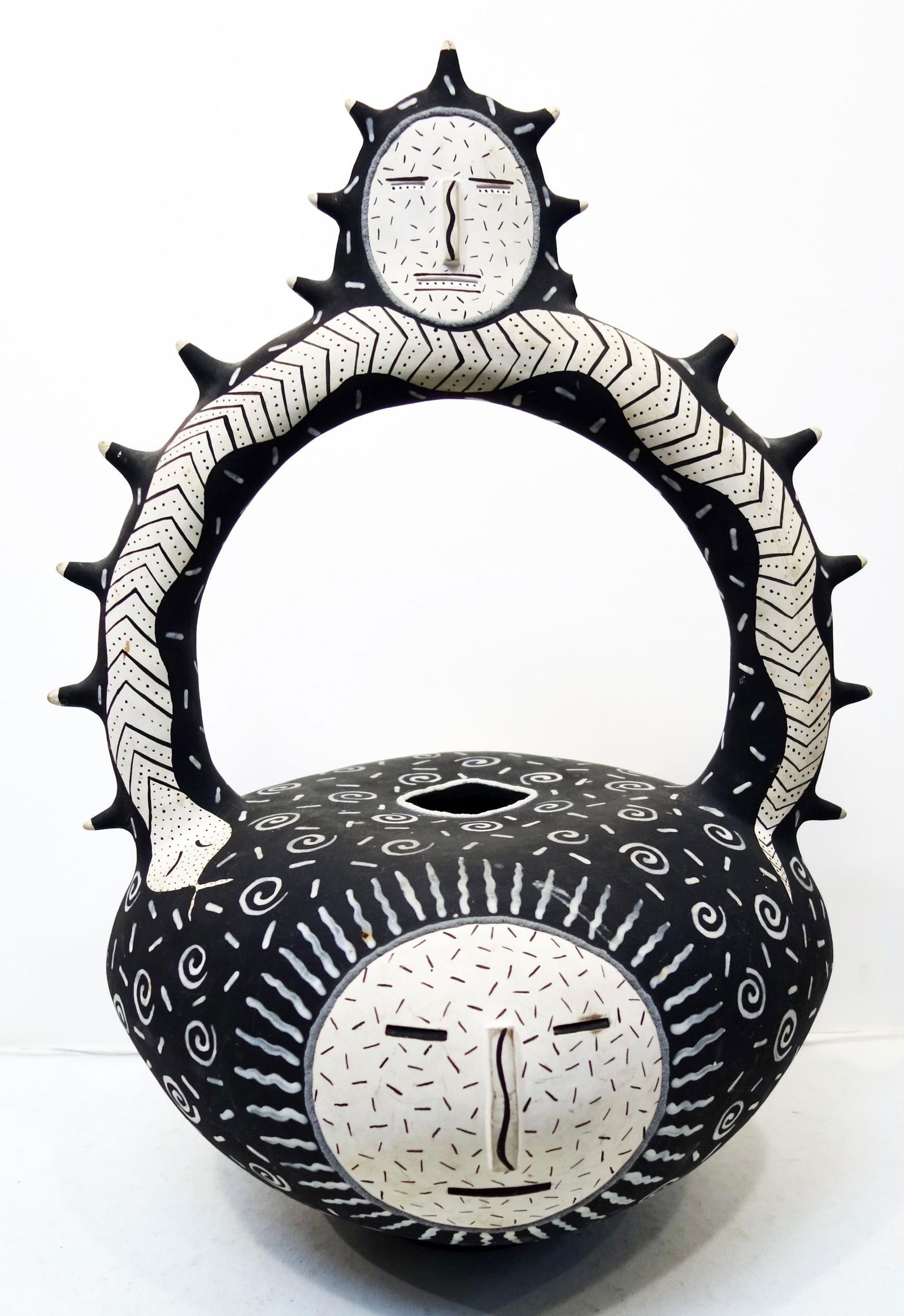 TOM KERRIGAN ART POTTERY VESSEL (1 of 2)