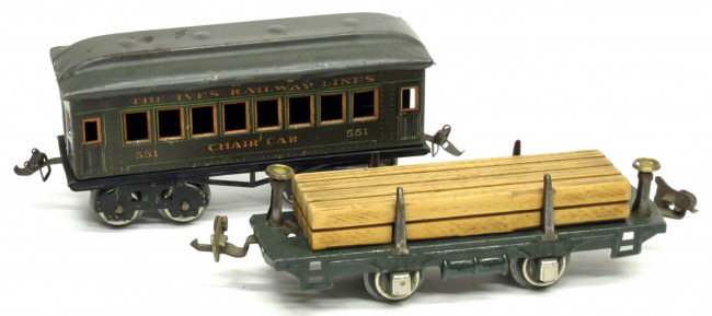 IVES CHAIR CAR #551 & FLAT CAR with LUMBER LOAD: Scratches and minor rust, F-G
