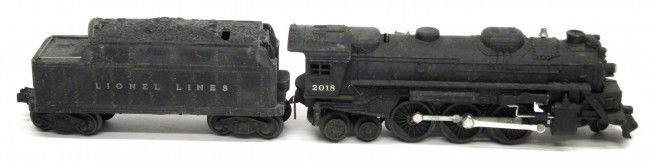 LIONEL ENGINE #2018 with TENDER #2466W: Minor nicks on sides, G-VG