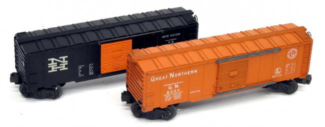 LIONEL (2) BOX CARS: New Haven box car #6464425; Great Northern box car #G.N.6464