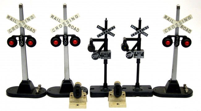 LIONEL (7) RAILROAD CROSSING SIGNS: (2) #140, (3) #154, dwarf trackside light (2) #148; VG-EX