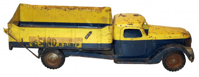 BUDDY-L SAND & DUMP: Painted pressed steel; decal loss, chips and rust; L-23", G