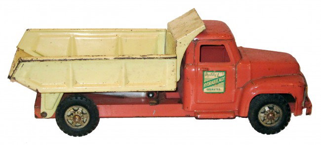 BUDDY-L HYDRAULIC-OPERATED DUMP: Painted pressed steel; normal wear; L-20", G-G+