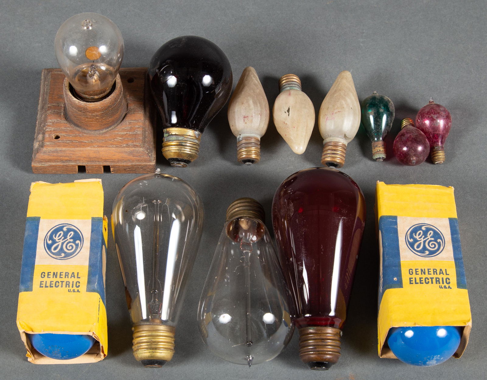 Collection of Late 19th & Early 20th Century Antique Light Bulbs (1 of 5)