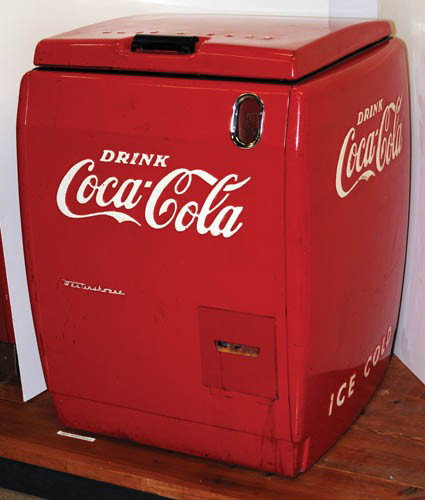 1940-50's Westinghouse 3 case Junior Vending : 1940-1950's Westinghouse three case junior vending machine Beautiful condition with some minor touchup. This little machine is a beauty. Some scratches and scuffs. Real nice