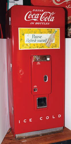 1950's Coca-Cola Vendo V 144: 1950's Vendo V 144 big and beautiful. Front sign has wear, wear and dents on bottom chrome plate. Still a nice machine