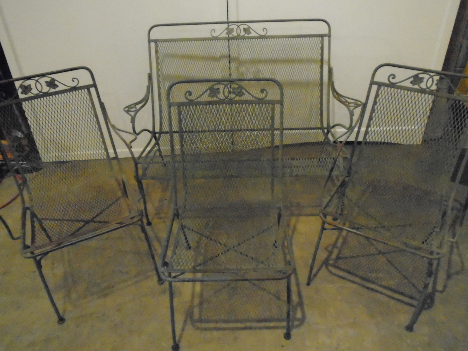 WROUGHT IRON PATIO SET (1 of 4)