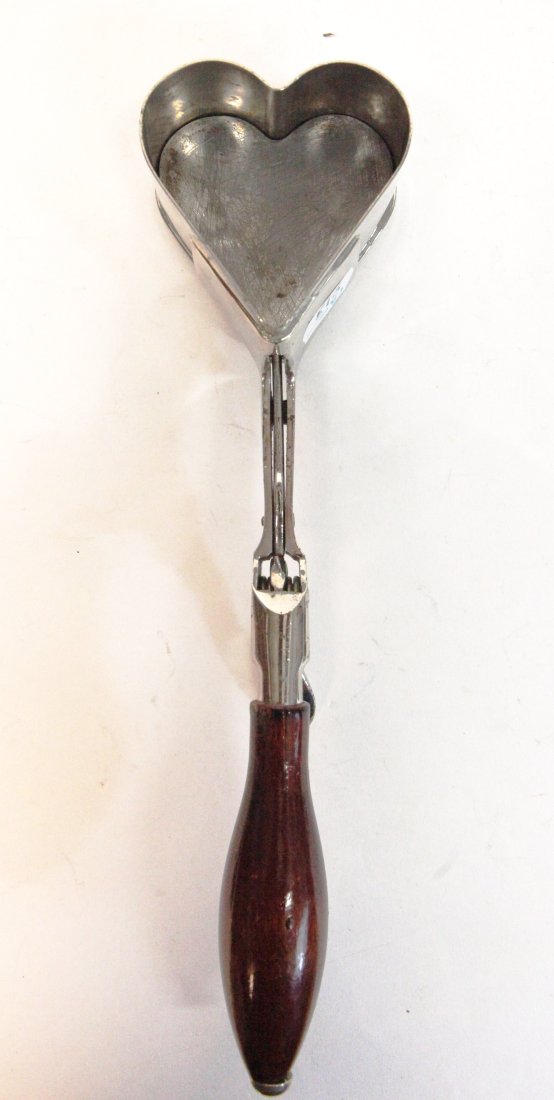 HEART ICE CREAM SCOOP: Metal with wood handle, Pat. Nov 1925, slight pitting, normal wear, L-11", VG-EX