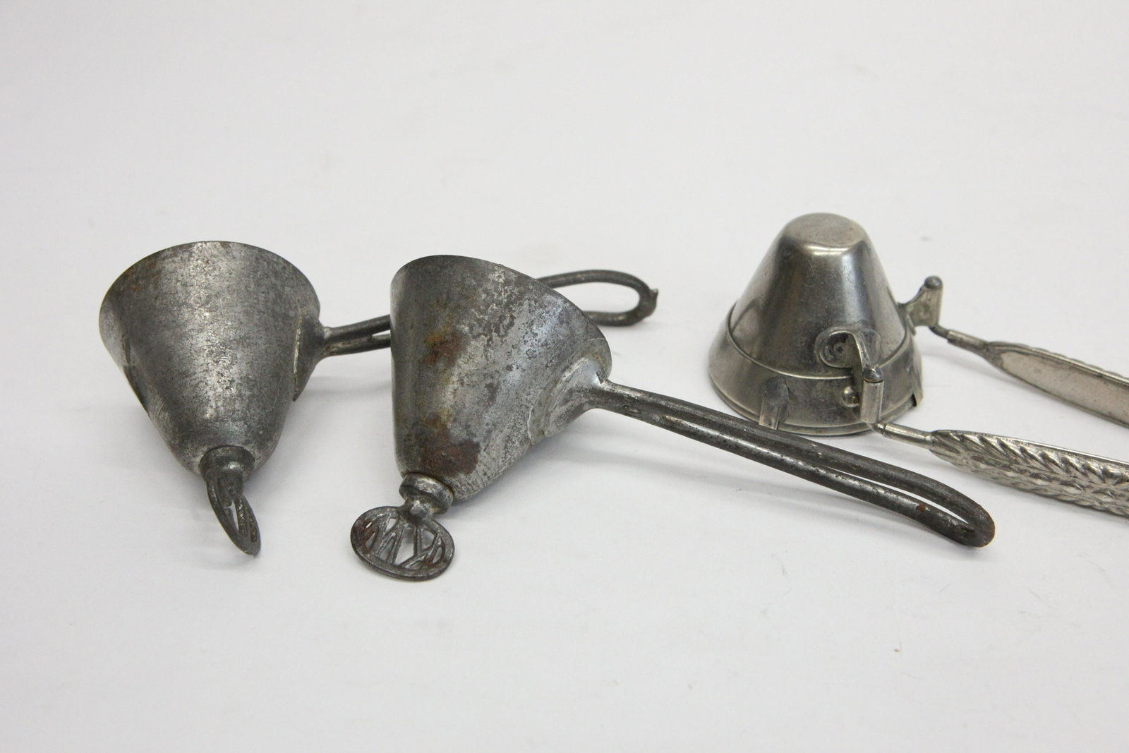 CONE SHAPE ICE CREAM SCOOPS (3): Metal, (1) Kingery: squeeze handle, L-8 1/2", (2) #10 twist finial, 1-K.W., 1-G, both L-7"; normal wear overall, G-G+