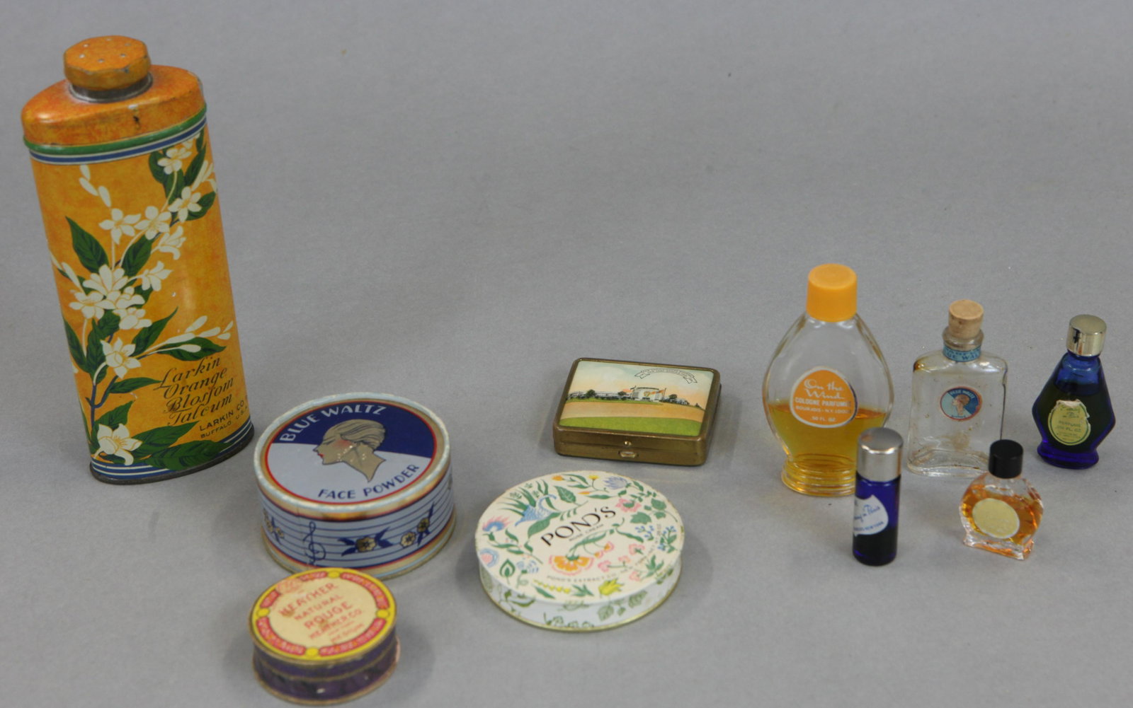 PERFUMES & POWDERS (10): Assorted powders and compacts, together with sample perfumes, normal wear, F-G