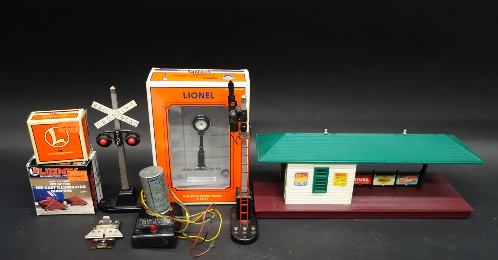 LIONEL & AMERICAN FLYER ACCESSORIES: Includes: Freight station, illuminated bumpers, clock tower, (2) signals and American Flyer Air Chime Whistle, normal wear, longest 16", VG-M