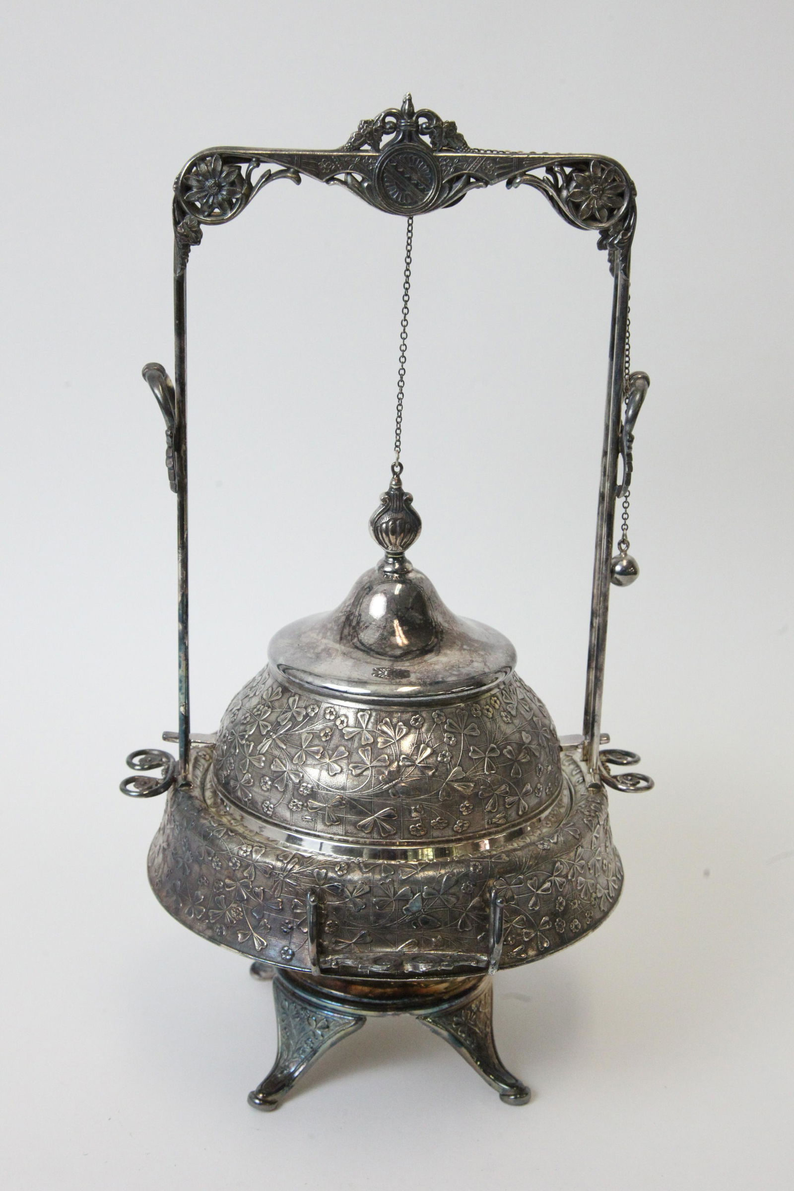 VICTORIAN SILVERPLATE BUTTER DISH (1 of 5)