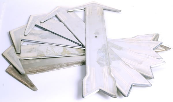 6 1950S COCA-COLA ARROWS FOR BUTTONS – 24 INCH: Soiled and some stain spotting. Condition 7 to 8 / VG