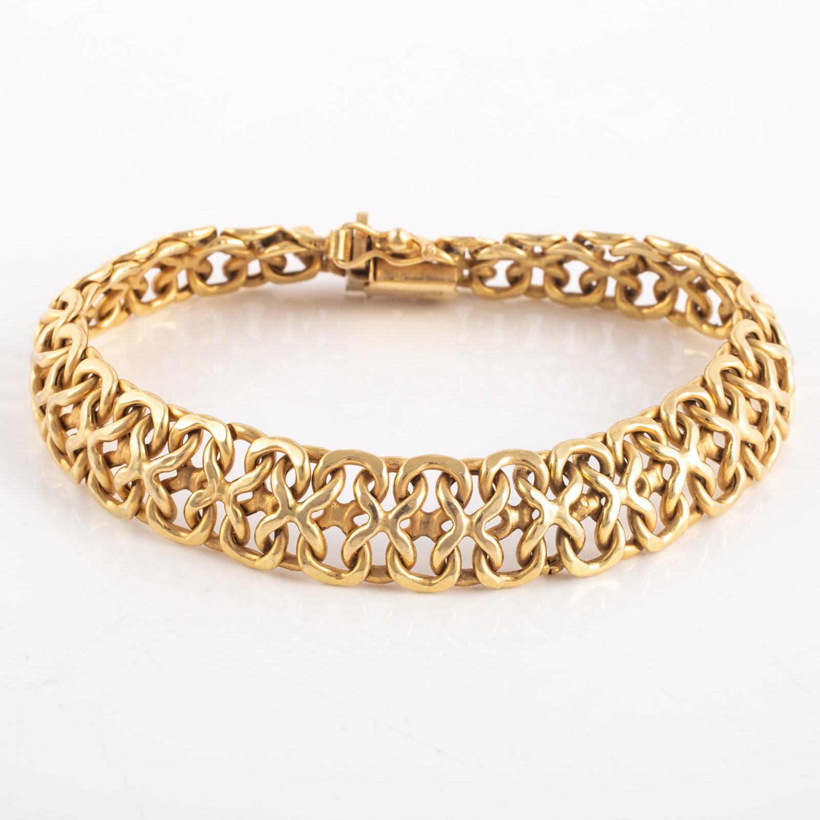14K YELLOW GOLD BRACELET: 3/8" wide, Italy; with safety clasp; intertwined loop chain; [7.08 dwt], L-7 1/4", VG-EX