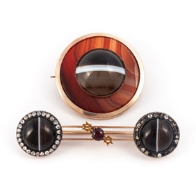 (2) UNMARKED GOLD & AGATE BROOCHES
