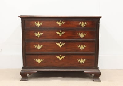 CHIPPENDALE CHEST OF DRAWERS