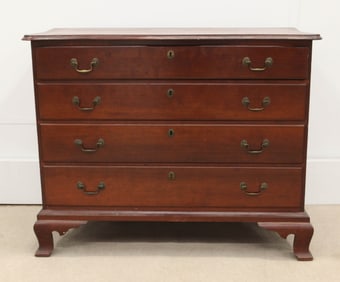 CHIPPENDALE CHEST OF DRAWERS
