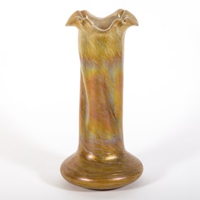 ART GLASS VASE