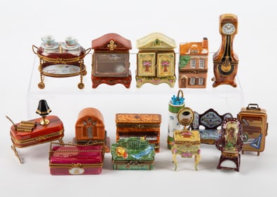 PAINTED PORCELAIN BOXES (15)