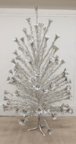 RETRO ALUMINUM CHRISTMAS TREE