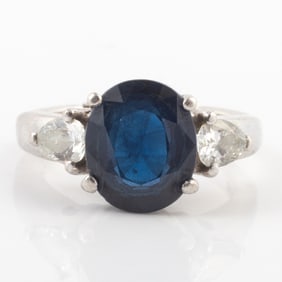 SAPPHIRE & DIAMOND RING