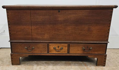 CHIPPENDALE BLANKET CHEST