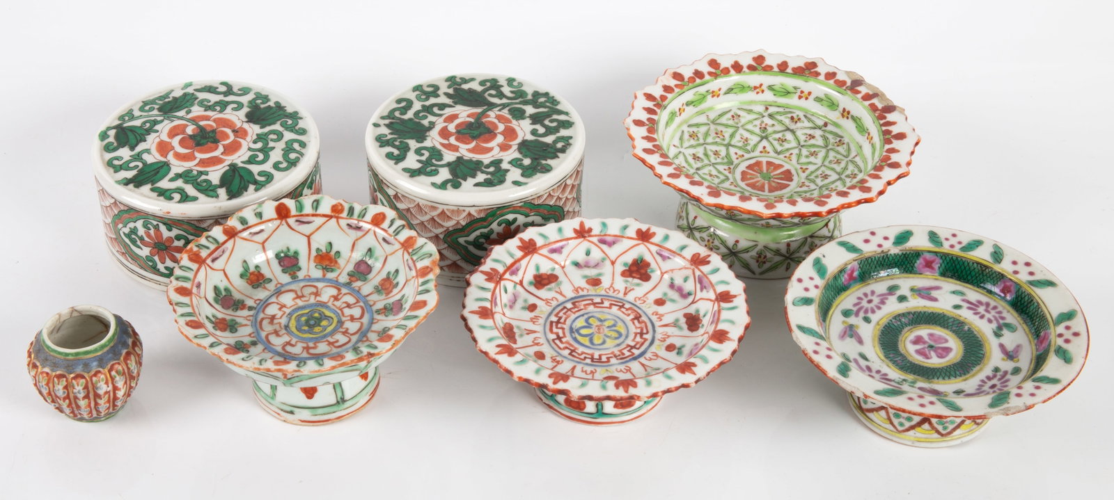 EXPORT PORCELAIN (5): (4) offering dishes, (1) miniature vase; hairlines; H-2", G