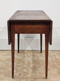 COUNTRY PEMBROKE TABLE