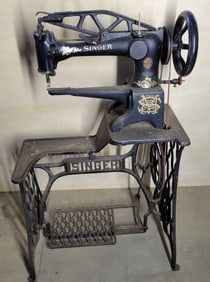 SINGER LEATHER TREADLE SEWING MACHINE