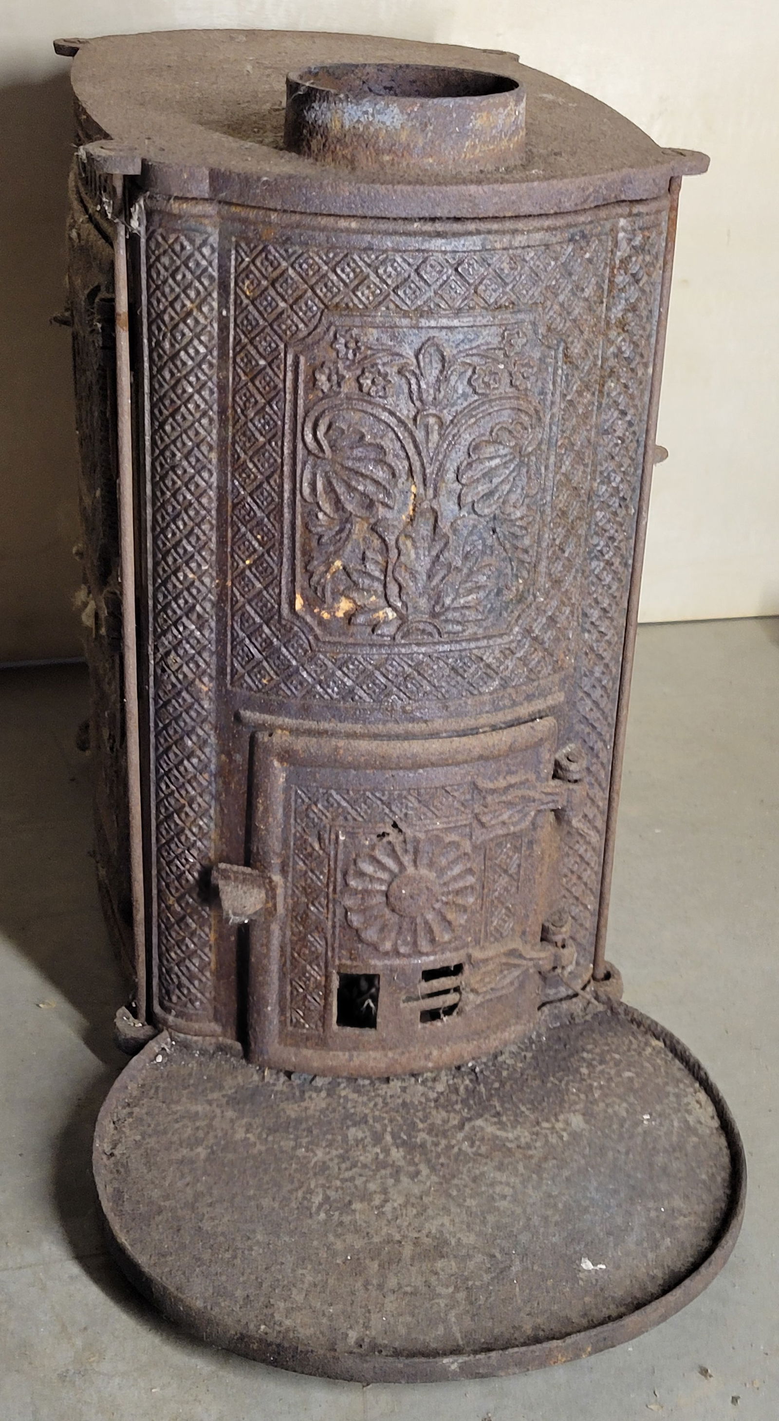 SMALL & SNYSER YORK PA STOVE: Cast iron; no feet; rusted; normal wear; H-21", 12" wide; 27" deep, F - ON LOCATION IN PARKTON, MARYLAND - PICK UP ONLY