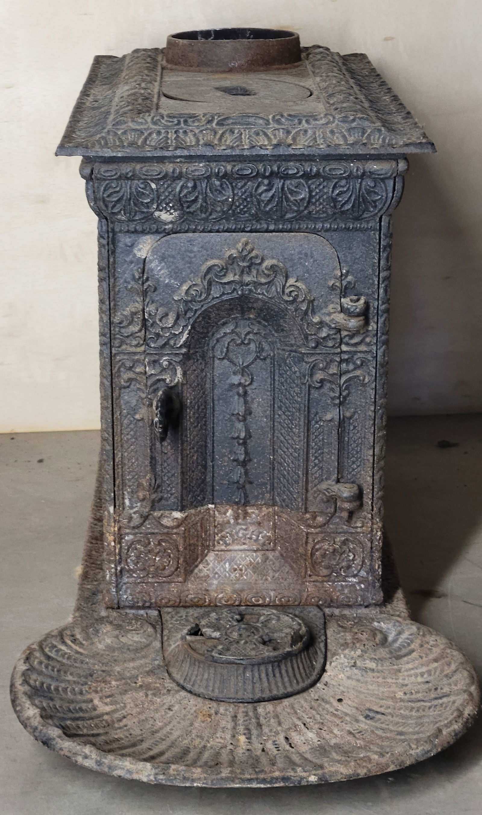 VICTORIAN CAST IRON STOVE: Damper cracked, moderate rust; does not have feet; normal wear; 19" high x 13 1/2" wide x 29" deep; F-G - ON LOCATION IN PARKTON, MARYLAND - PICK UP ONLY