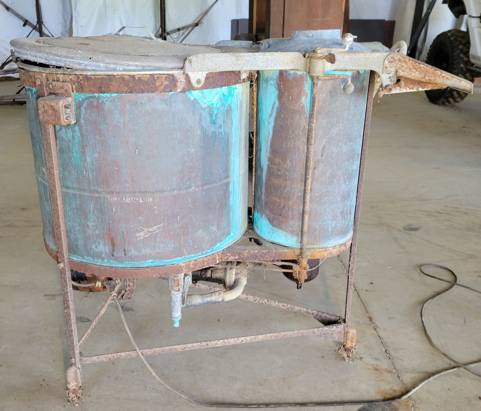 "EASY" ANTIQUE WASHING MACHINE (1 of 4)