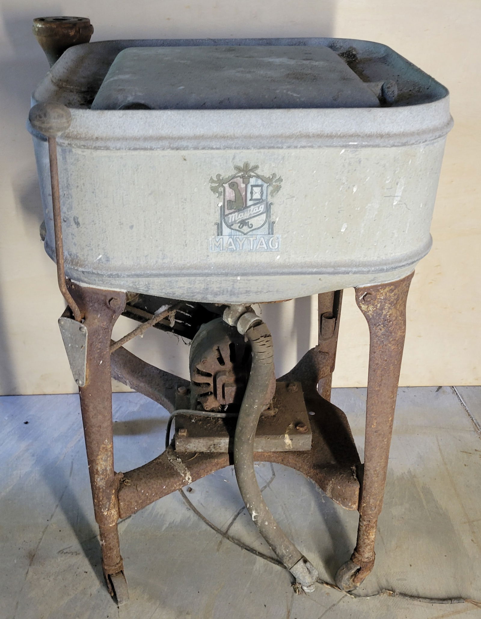 ANTIQUE MAYTAG CLOTHES WASHER (1 of 7)
